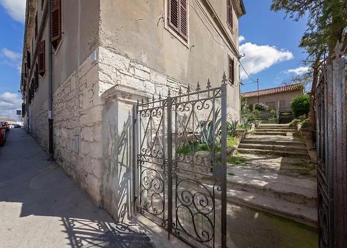 Arena Διαμέρισμα *